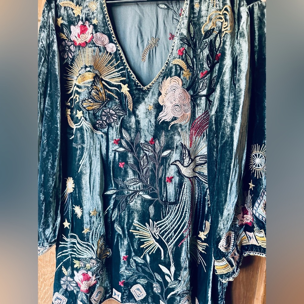 Johnny Was Blue Slate Grey Velvet Embroidered V‑Neck Tunic